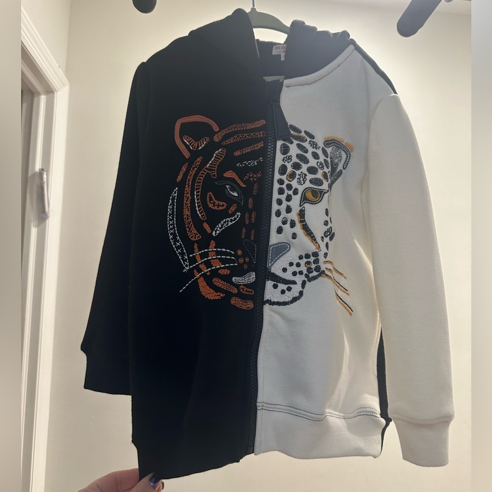 Du Pareil …. Au meme, Very cute zip up top. Unisex. Size 6